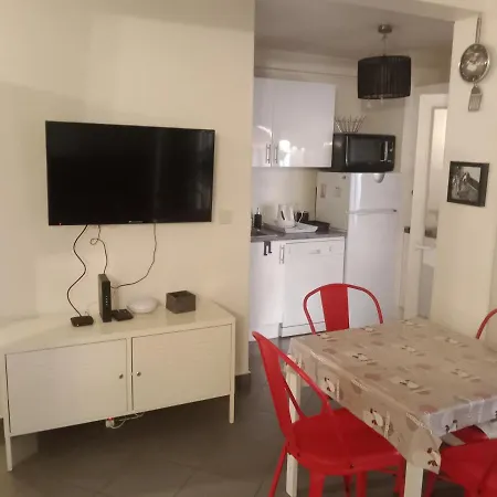 Апартаменты Studio Centre Avec Terrasse Ментона